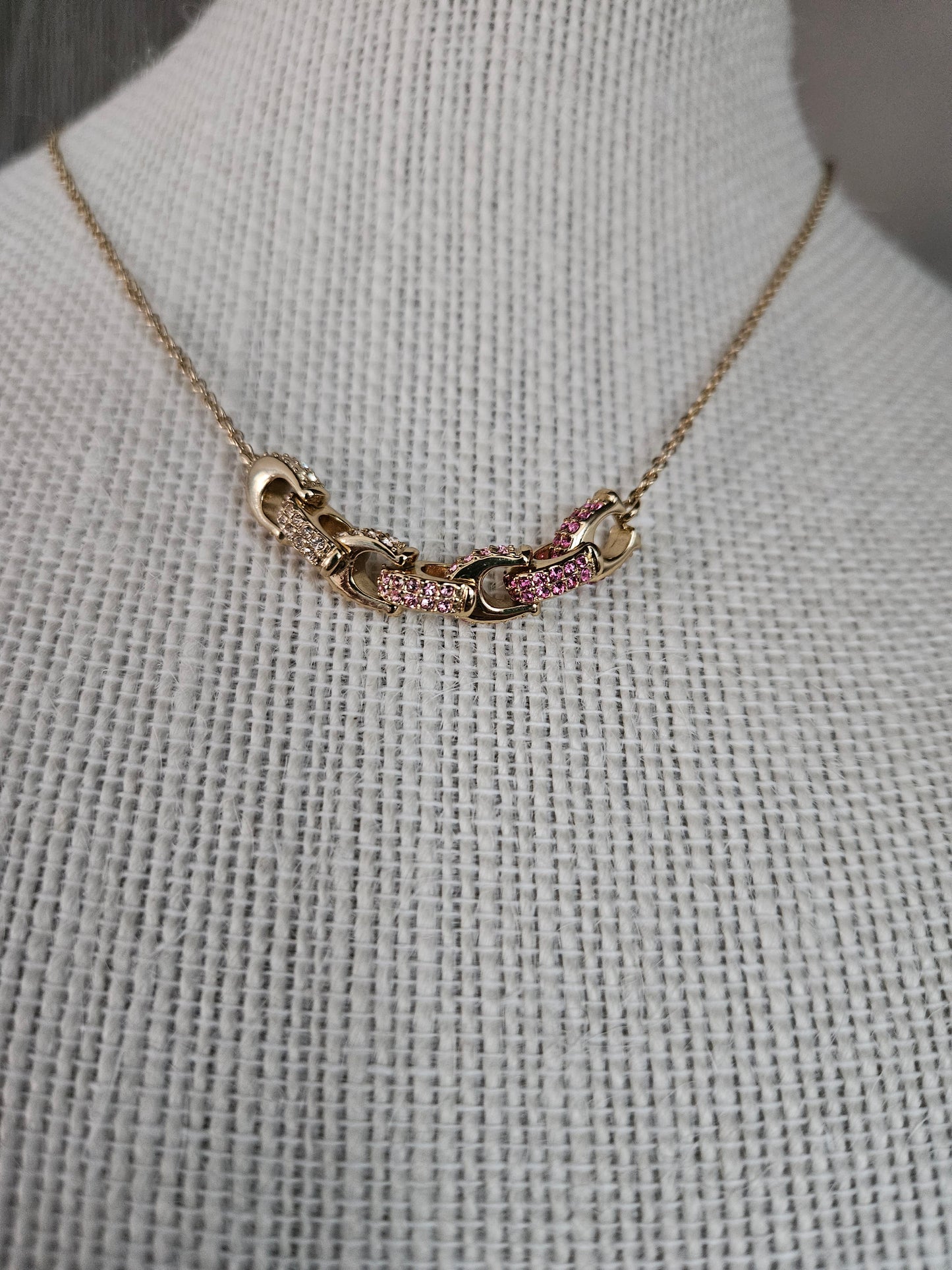 Cadena Coach detalles rosa