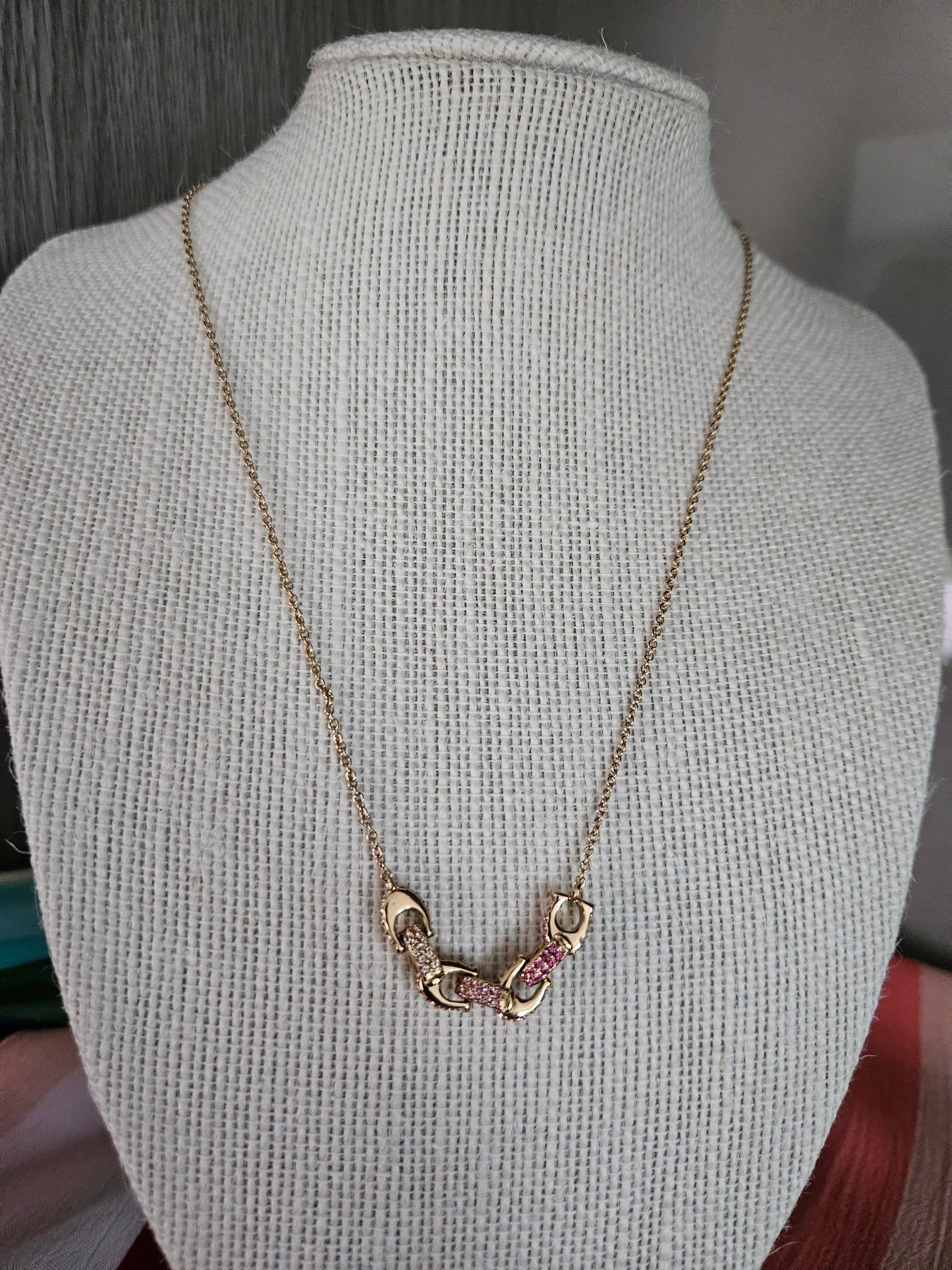 Cadena Coach detalles rosa