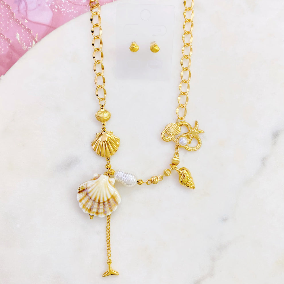 Cadena motivo del mar,conchas grandes,pequeñas,estrellas,caracoles,perlas