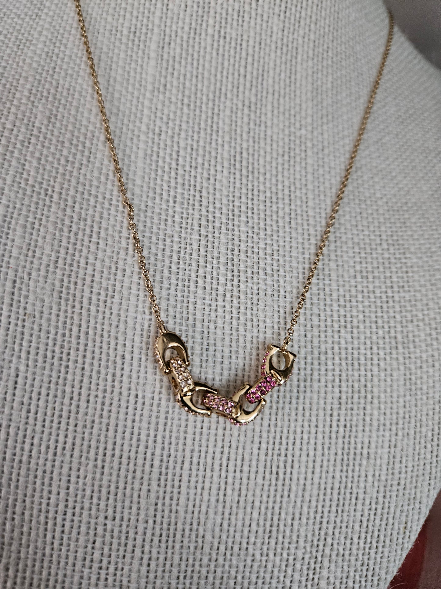 Cadena Coach detalles rosa