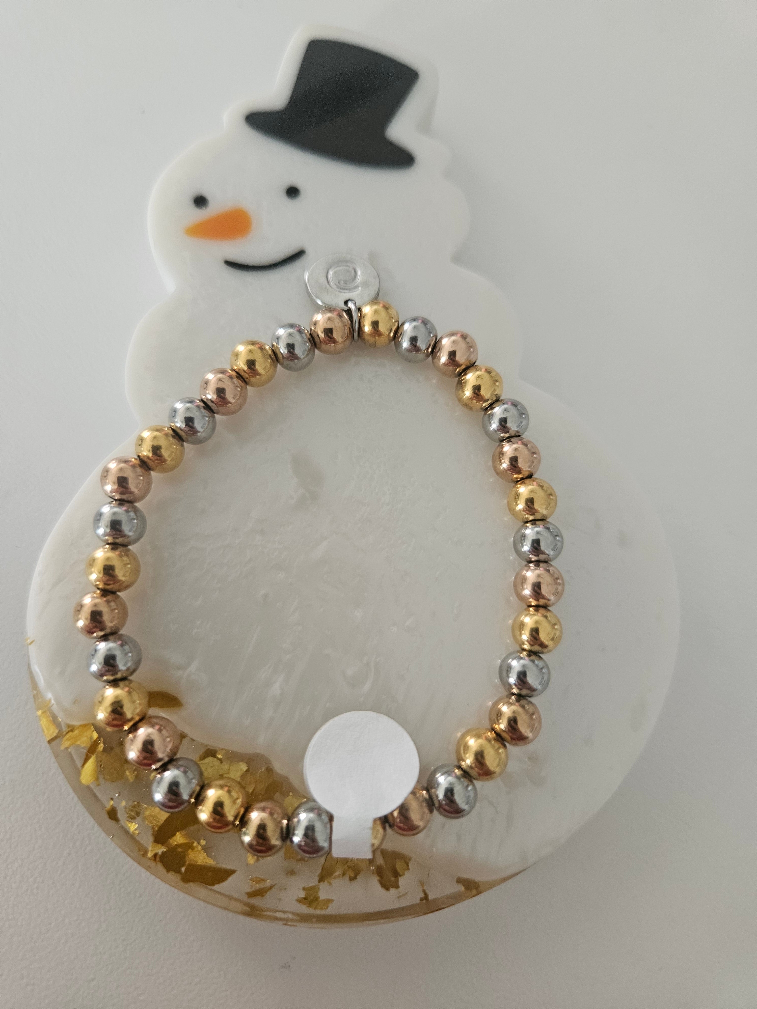 Pulsera mediana tres tonos rose gold,plata,oro,tiene una olita stainless steel