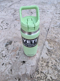 Rambler®
Botella de agua de 26 oz

CON GORRA DE PAJA A JUEGO DE COLOR