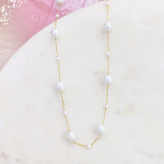 Cadena con muchas perlas