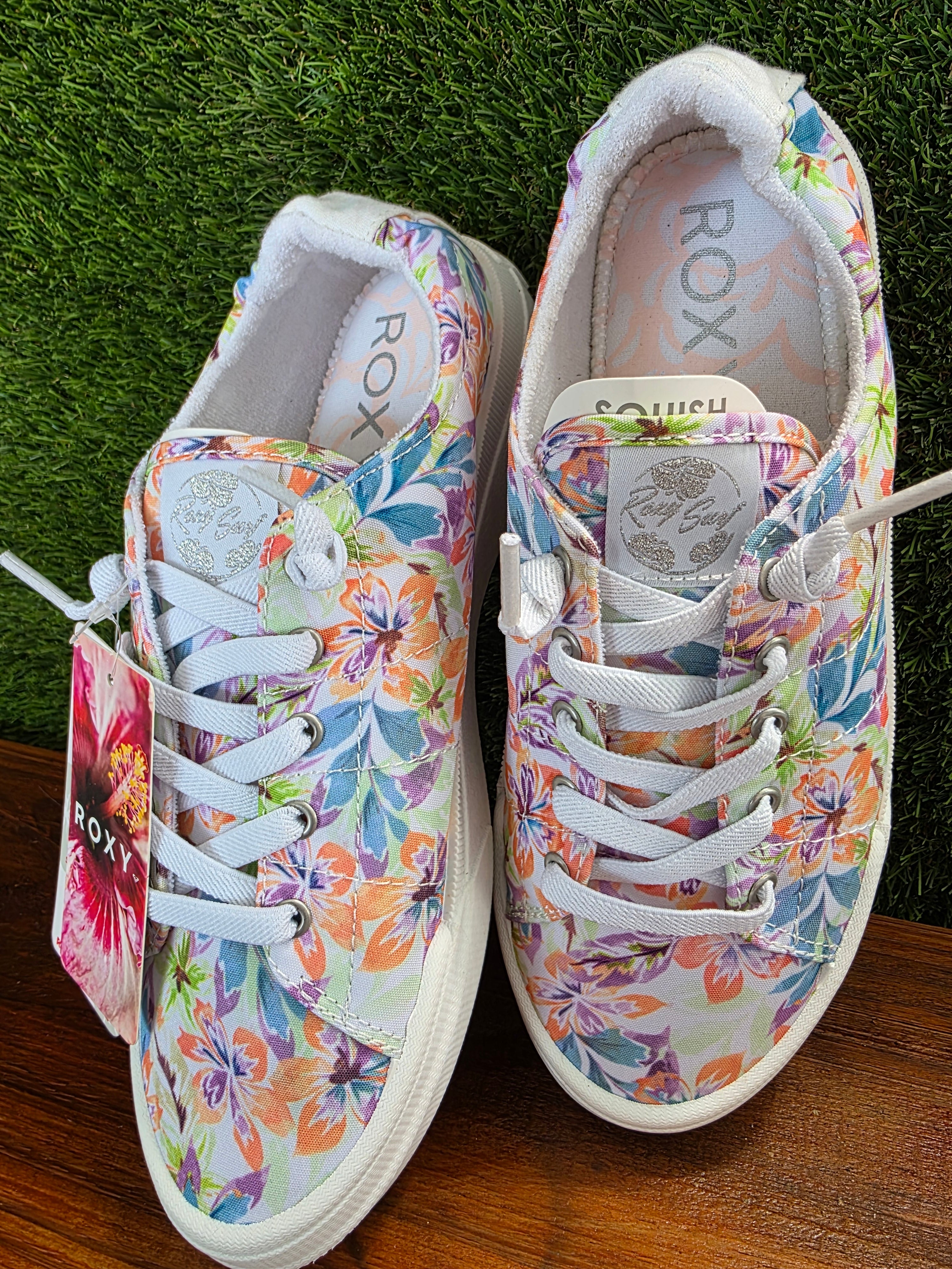 Tennis Roxy Rae. Son size 8.5,igual le pueden servir a una persona con el pie ancho size 8