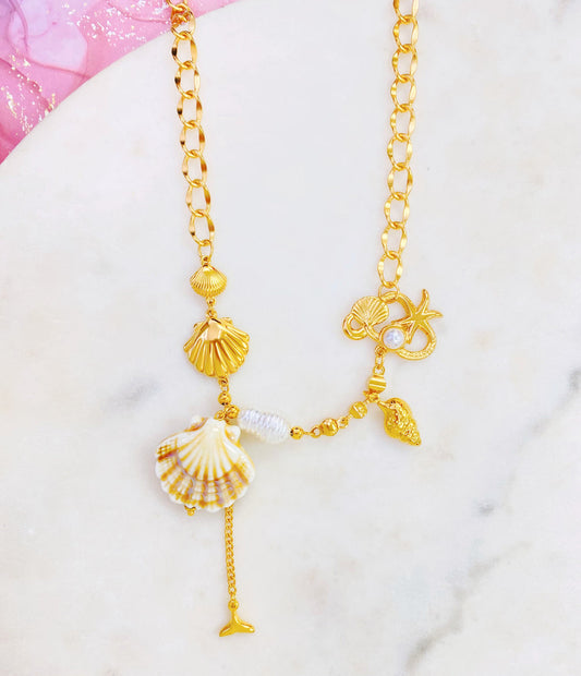 Cadena motivo del mar,conchas grandes,pequeñas,estrellas,caracoles,perlas