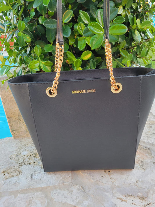 Cartera Michael kors,los mangos en forma de cadena.