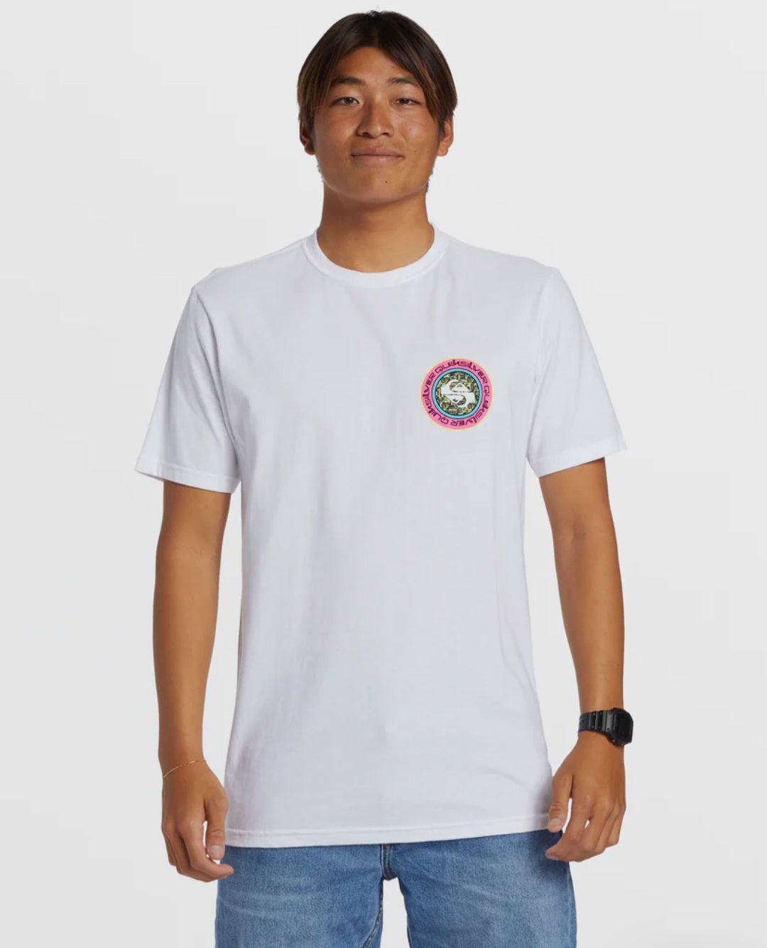 Camiseta Quiksilver de hombre. Omni Circle T-Shirt Adjunto foto de combinaciones de gorra.