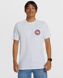 Camiseta Quiksilver de hombre. Omni Circle T-Shirt Adjunto foto de combinaciones de gorra.