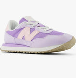 Tennis New balance son size 6 de niña. De igual manera le sirven a una mujer size 7.5,8